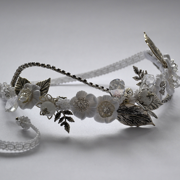delikatna opaska z drobnymi koralikami i perłami, dodatki ślubne do sukni ślubnej